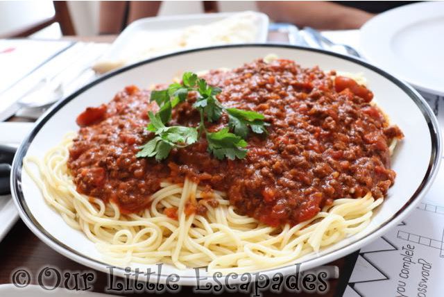 prezzo la famiglia spaghetti bolognese