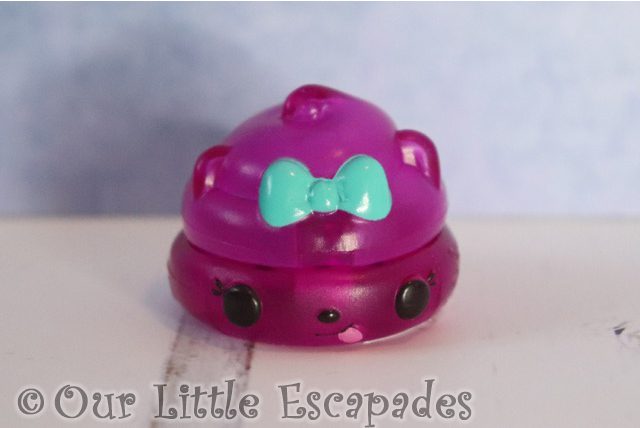 num noms mystery make up surprise grizzly grape