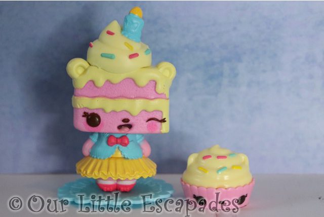 num noms mystery make up surprise yummy sweetcakes candy cakes