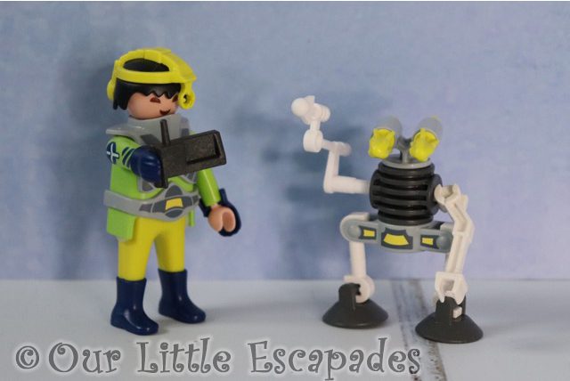 space agent robot playmobil 9416 playmobil easter egg contents