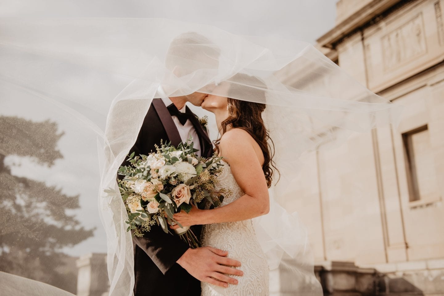 Winter Weddings 2019: Flowers And Pearls