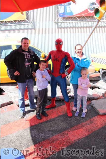 spiderman character meet walt disney studios park