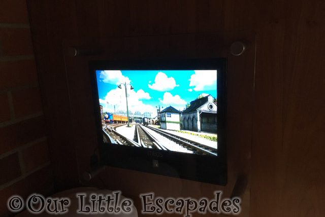 bunk bed dvd player thomas friends themed room drayton manor hotel