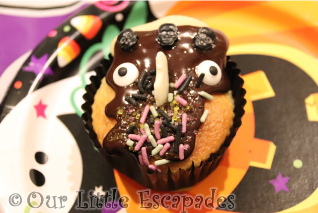 janes decorated halloween cupcake