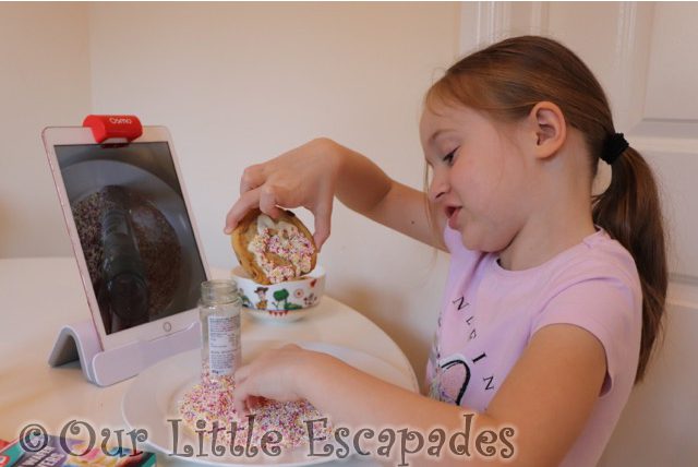 little e decorating cooking with hundreds and thousands cookie decorating osmo masterpiece