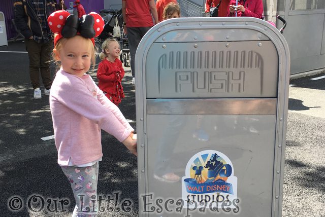 little e push talking trash can featured image