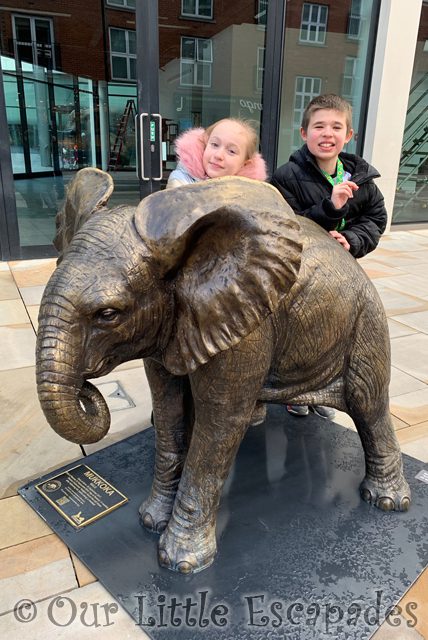 ethan little e bronze elephant spitalfields market