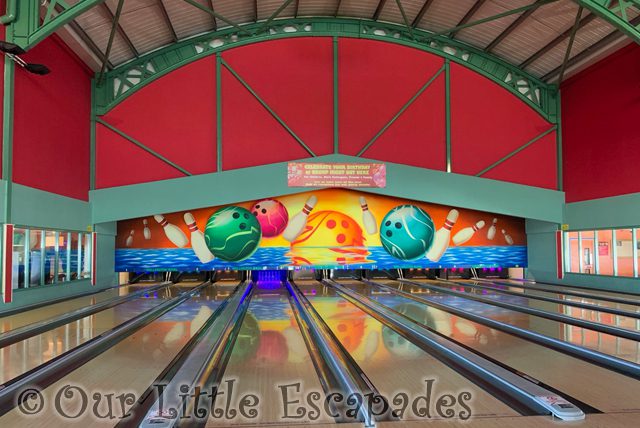 full-sized bowling lanes wellington bowl great yarmouth