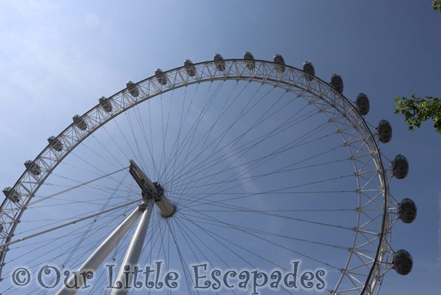 wheel capsules london eye clear blue sky