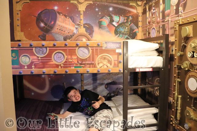 ethan bunk beds moon voyage room alton towers hotel