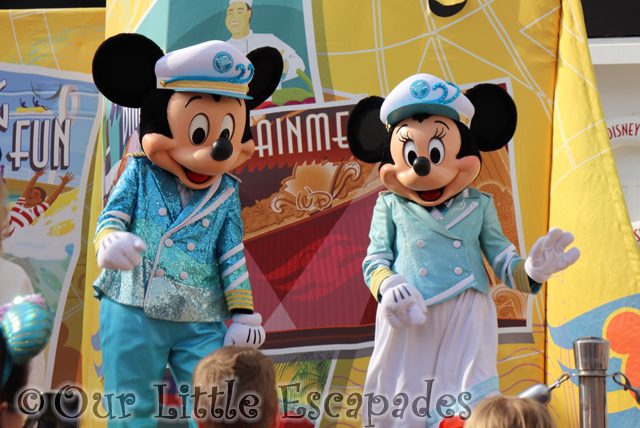 mickey mouse minnie mouse 25 disney cruise line silver anniversary sea outfits disney dream bilbao