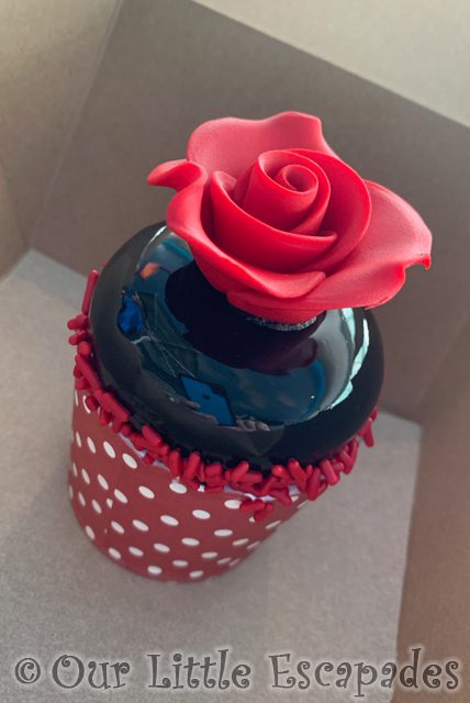 red rose topped chocolate cupcake vanellopes sweets treats disney dream bilbao