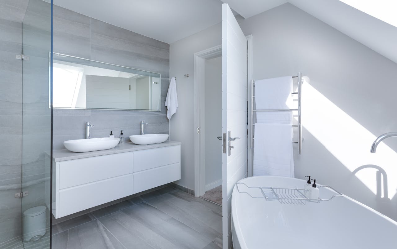 white bathroom interior pexels jvdm 1454804